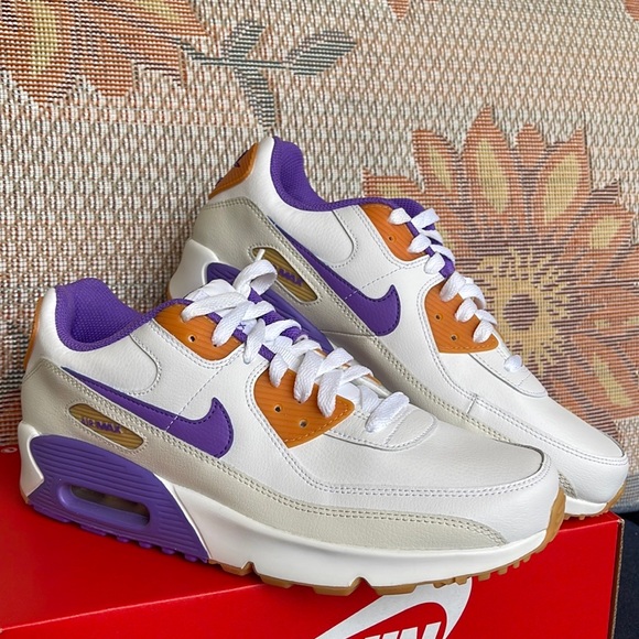 Nike Air Max 90 LTR
Big Kids' Shoes
White/Phantom/Citron Tint/ Action Grape - Picture 14 of 16